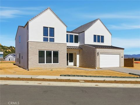 Photo of 22849 W Seaqua Circle, Chatsworth, CA 91311 (MLS # SR26022364)