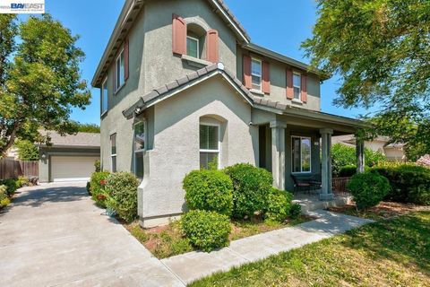 Photo of 53 53 Puffin Cir Cir, Oakley, CA 94561 (MLS # 41126428)