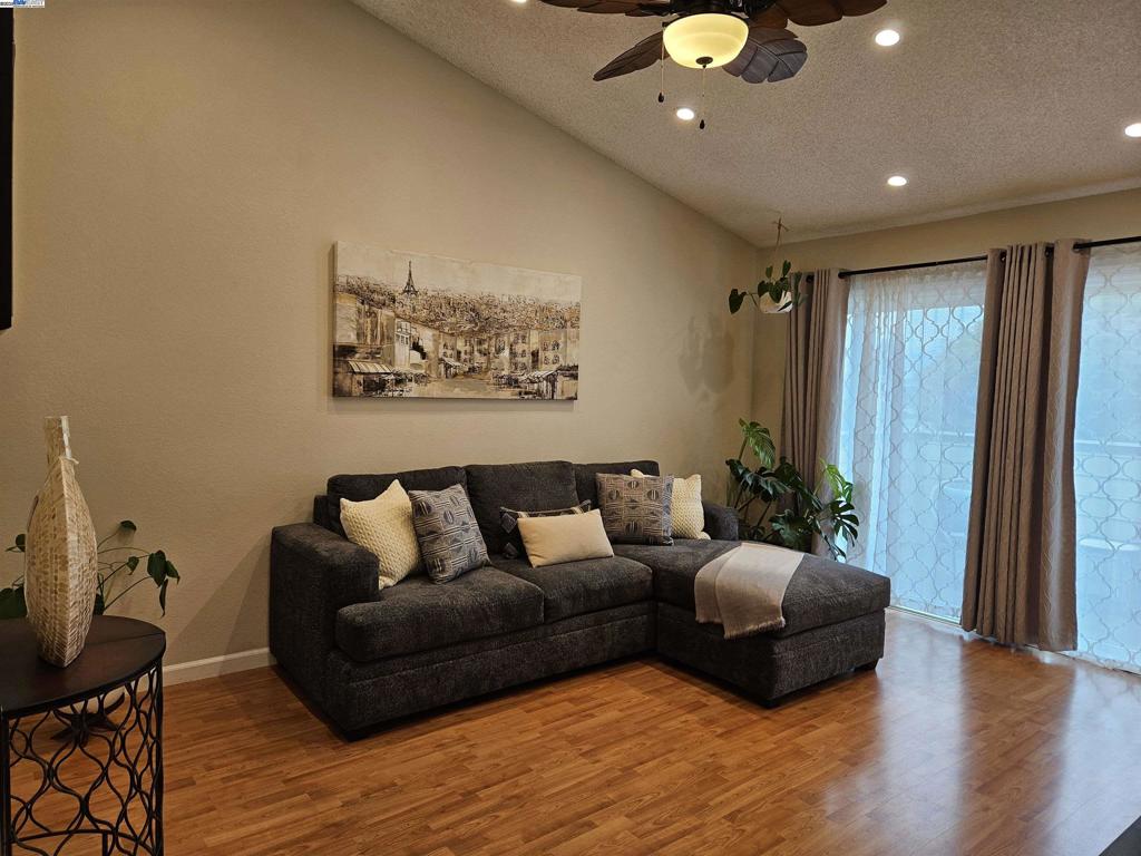 WASHINGTON COMM - Residential