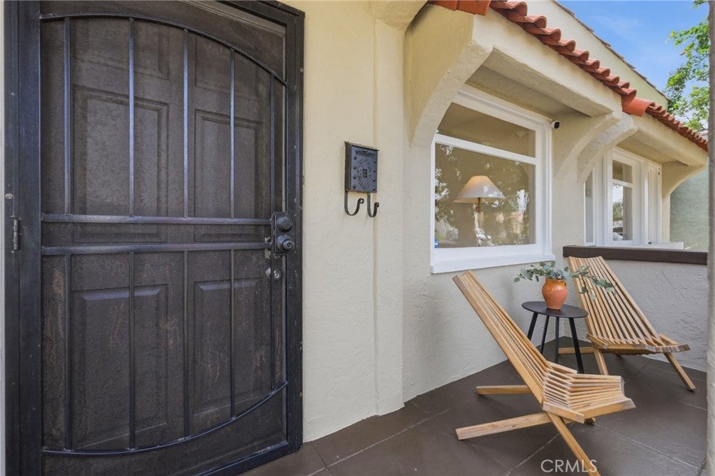 3926 E Wilton
