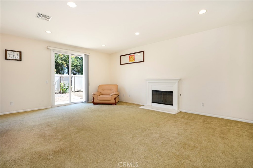 903 W Gladstone Street