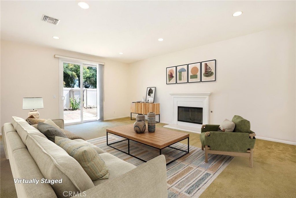 903 W Gladstone Street