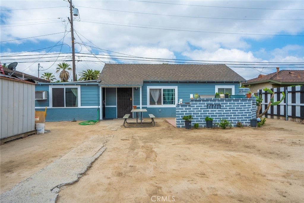 821 N Pauline ST