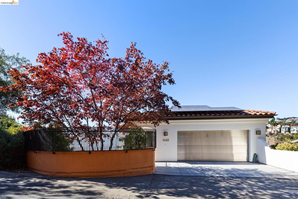 1442 Grand View Dr