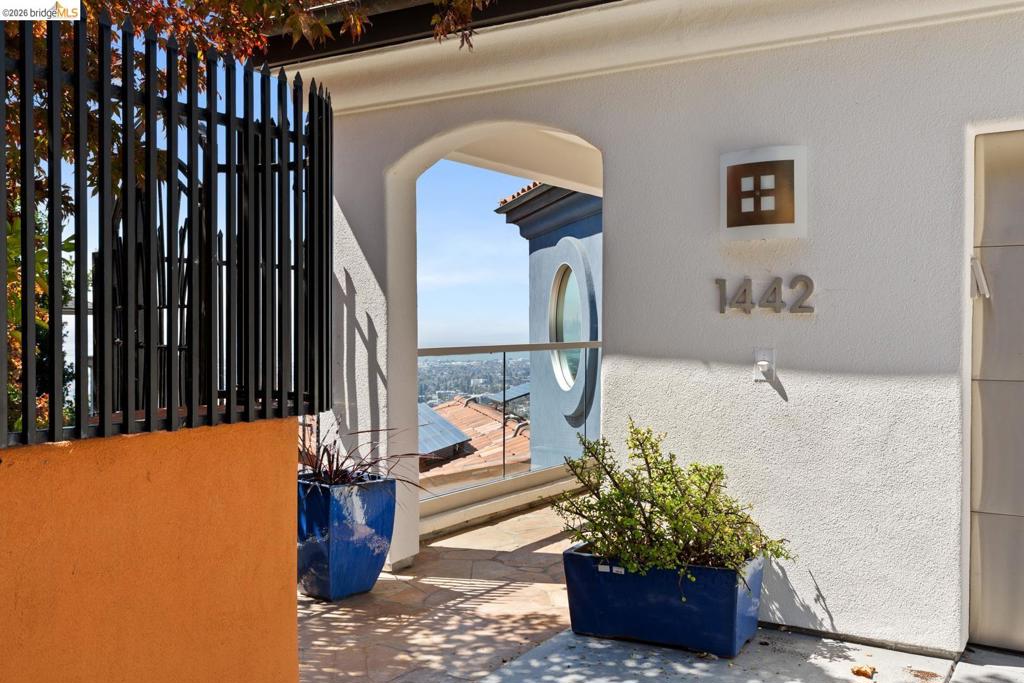 1442 Grand View Dr
