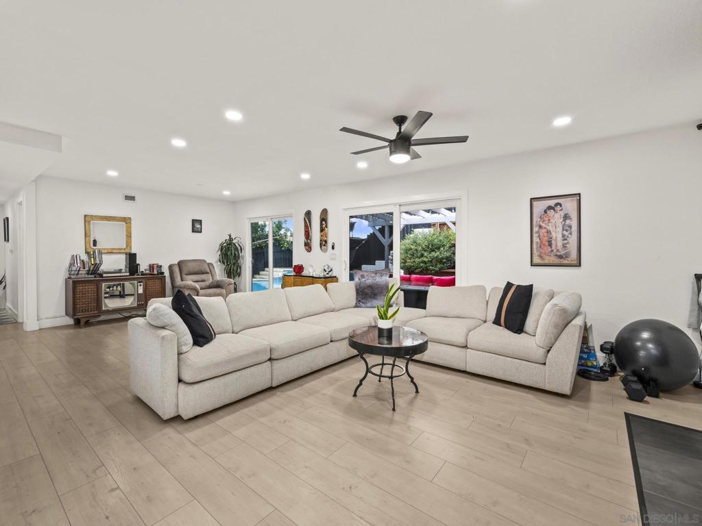 10252 Santana Street