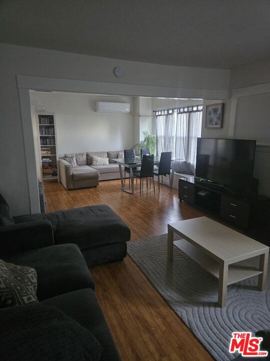 Ready to move in 4 bedroom and 4 bathroom detached unit feels like a single family home with large backyard. Updated kitchen. Spacious bedrooms. Fridge, dishwasher and stove included. Onsite parking. There are only 3 units total in a large quiet lot, so privacy will not be an issue. Pets allowed.