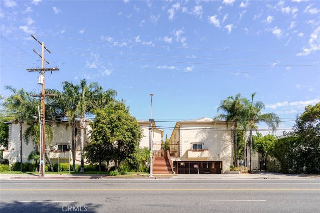 Photo of 15053 Victory Boulevard #5, Van Nuys, CA 91411 (MLS # SR25224906)