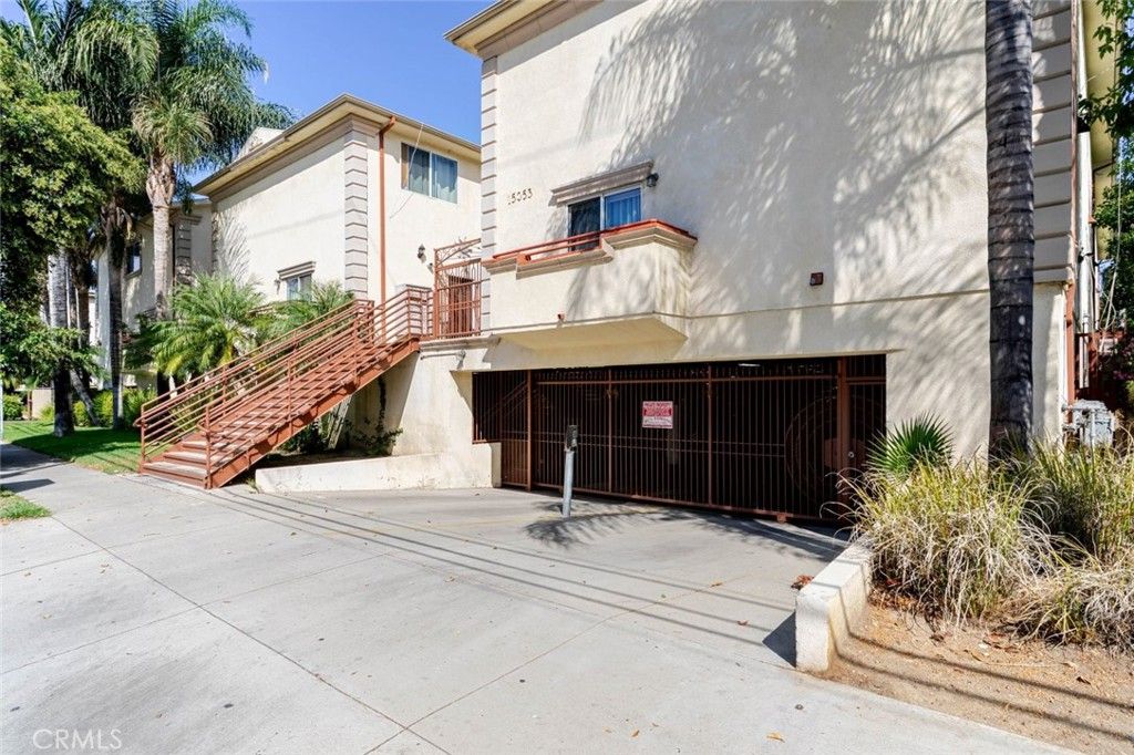 Photo of 15053 Victory Boulevard #5, Van Nuys, CA 91411 (MLS # SR25224906)