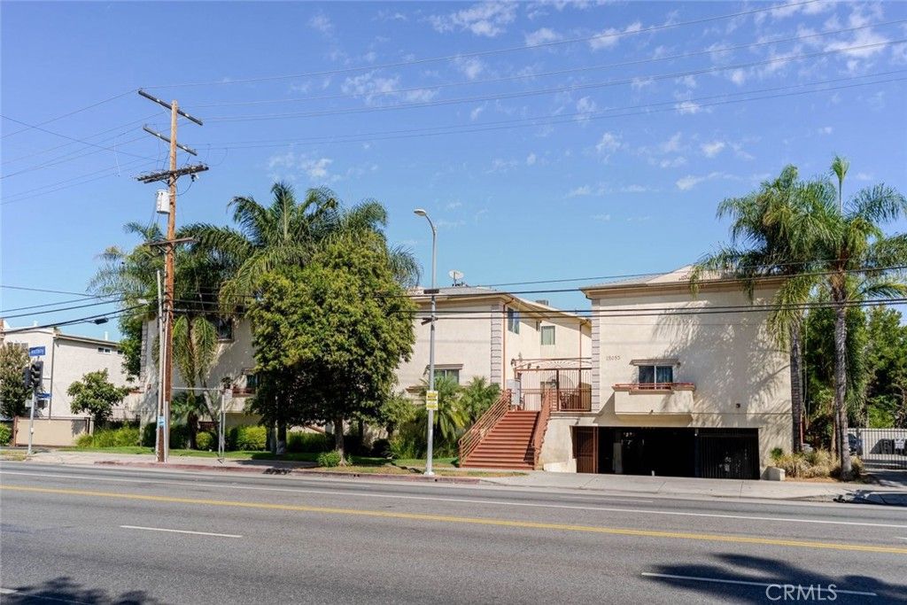 Photo of 15053 Victory Boulevard #5, Van Nuys, CA 91411 (MLS # SR25224906)