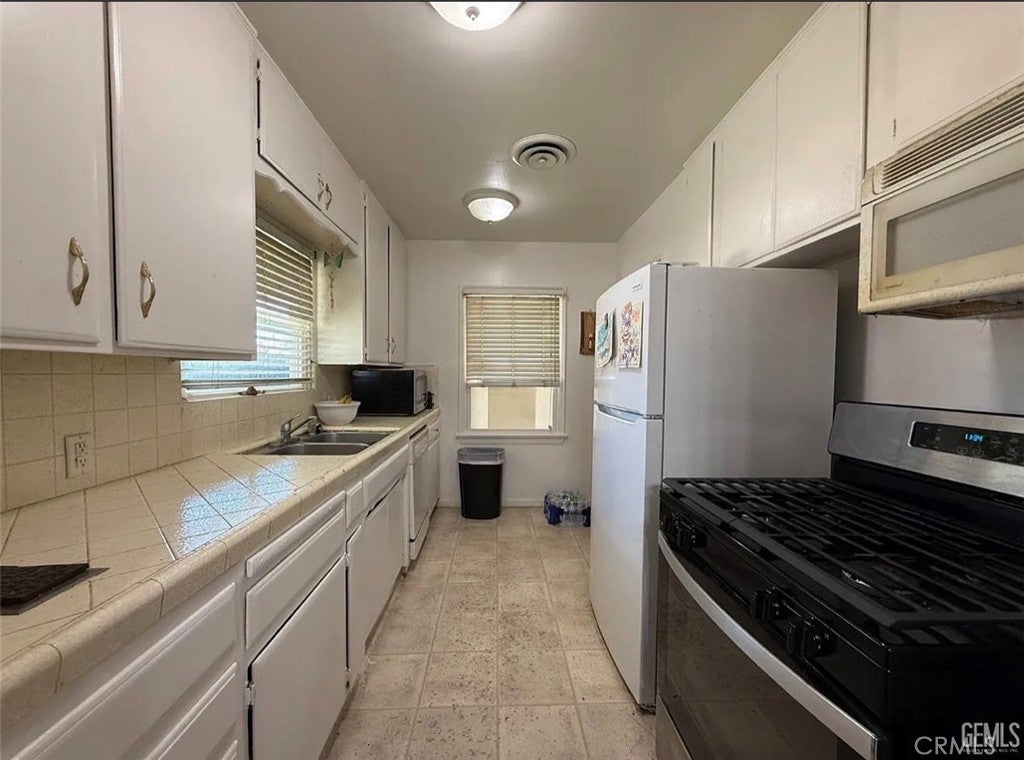 2512 Barnett