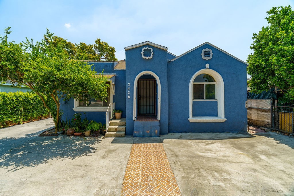 2438 E 114th