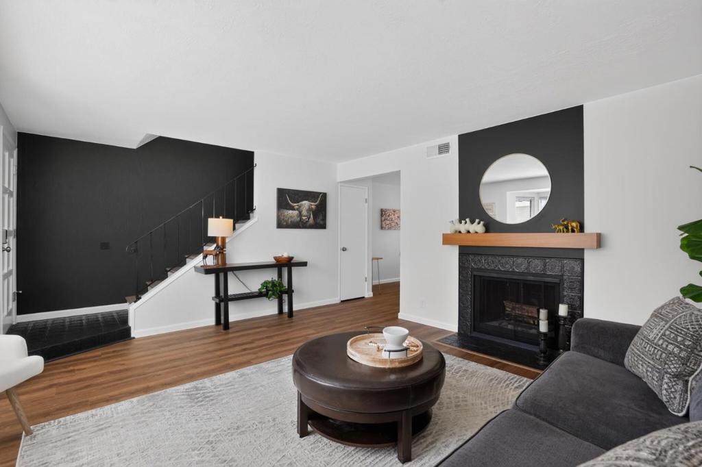 832 Royal Ann Lane
