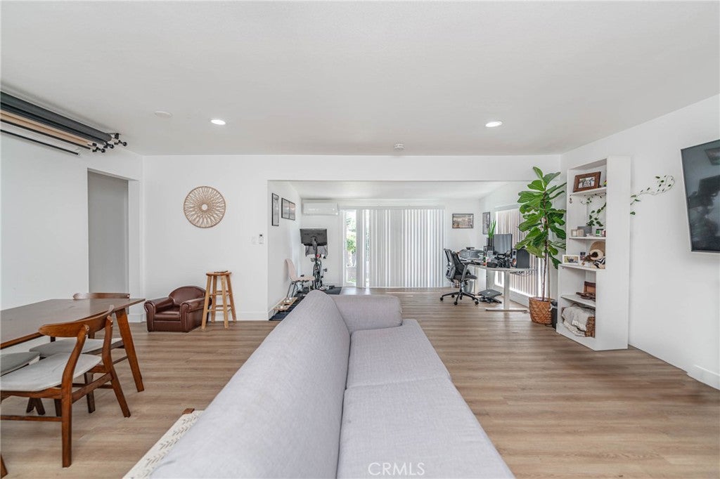 10919 Newville