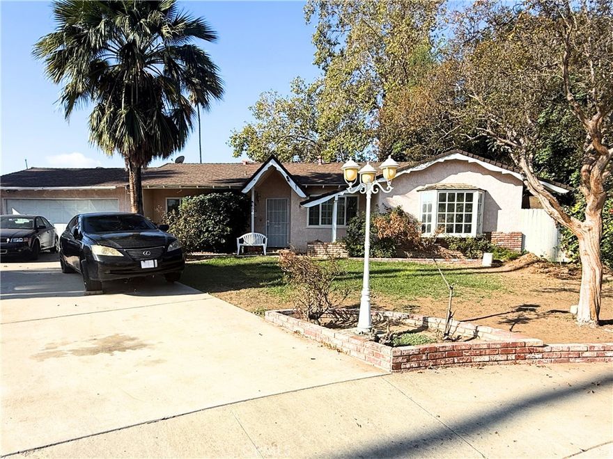 Great opportunity in the desirable La Sierra area of Riverside! This single-story home offers 4 bedrooms, 2 bathrooms, and approximately 1,364 sq ft of living space on a 7,405 sq ft lot. The property needs some TLC but has tons of potential for a buyer willing to roll up their sleeves. Ideal for an investor or homeowner looking to renovate and make it their own. Features include a spacious floor plan, large backyard, a pool and a quiet cul-de-sac location. Conveniently located near schools, shopping, parks, and freeway access. Don’t miss this chance to bring your vision to life and unlock this home’s full potential!