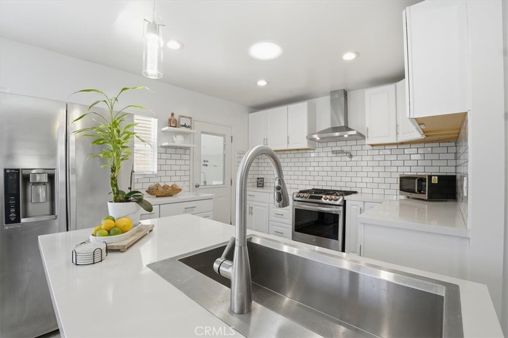 6947 Sunnybrae Avenue