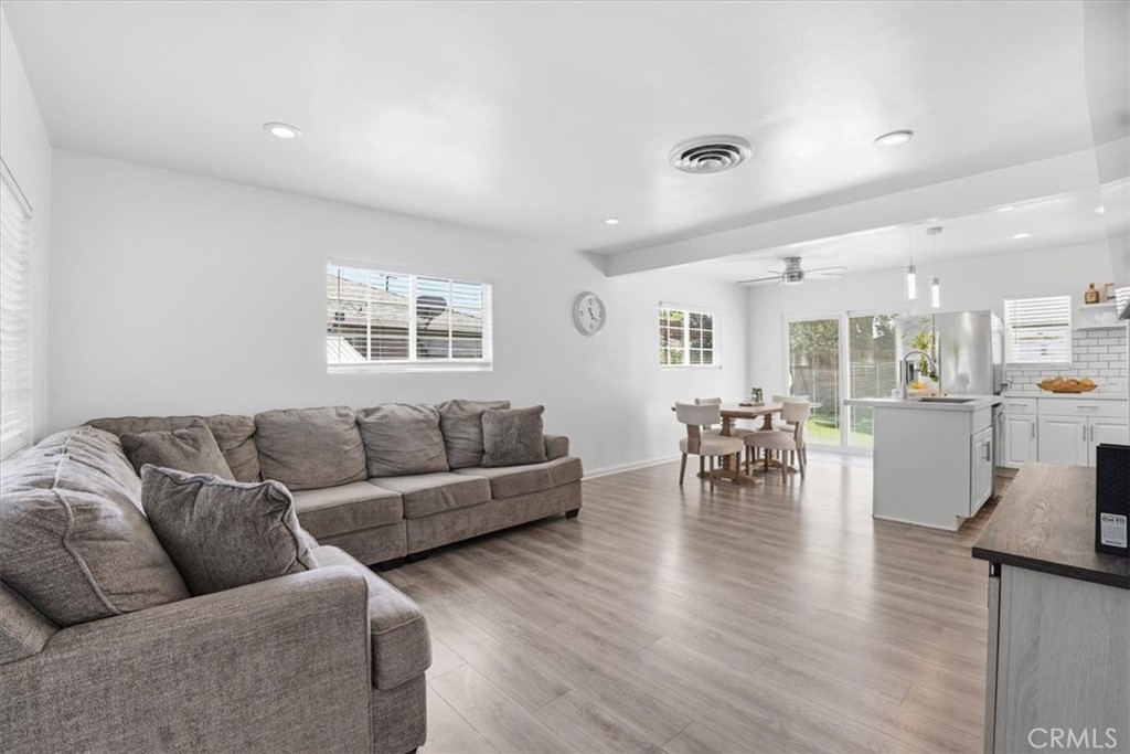 6947 Sunnybrae Avenue