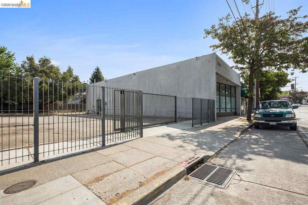 2968 Macarthur Blvd