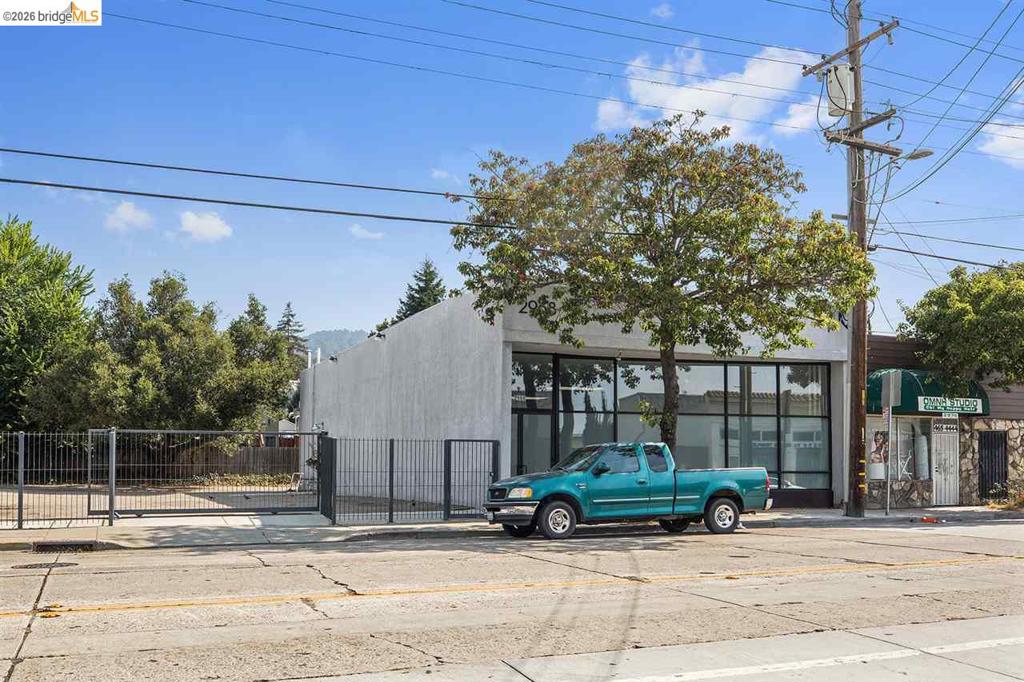 2968 Macarthur Blvd