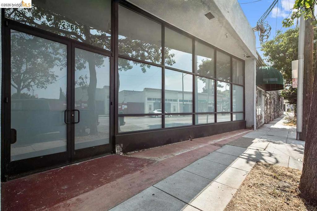 2968 Macarthur Blvd