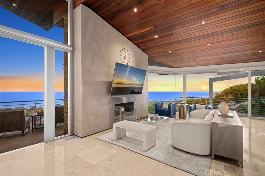 Photo of 856 Diamond, Laguna Beach, CA 92651 (MLS # LG25097922)