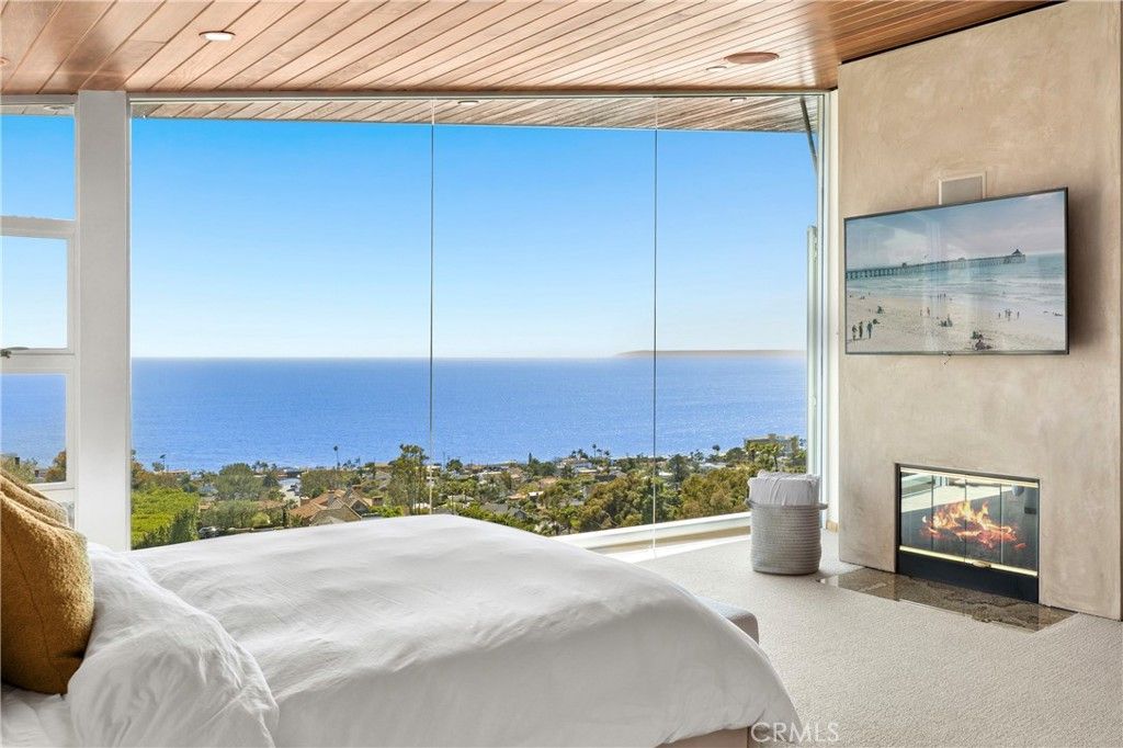 Photo of 856 Diamond, Laguna Beach, CA 92651 (MLS # LG25097922)