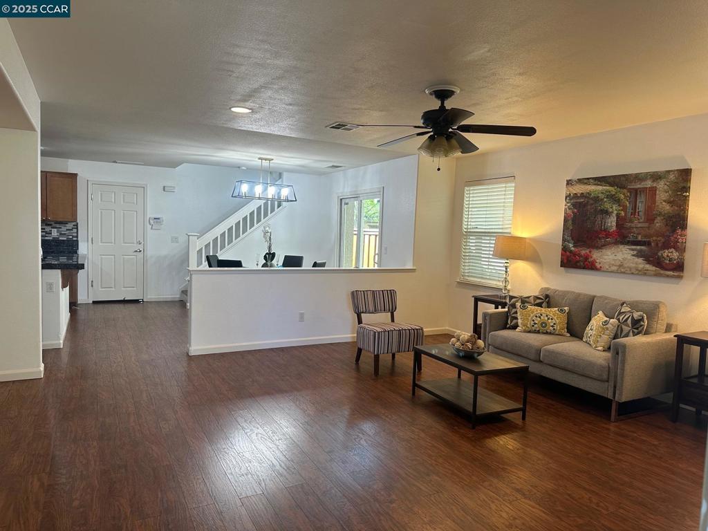 LOS MEDANOS - Residential