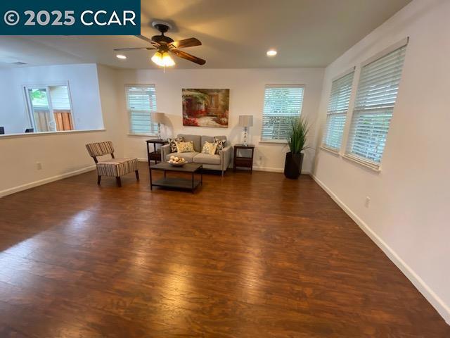 LOS MEDANOS - Residential