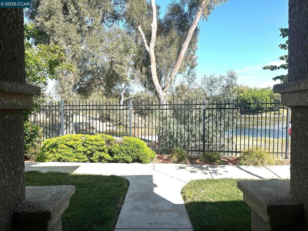 LOS MEDANOS - Residential