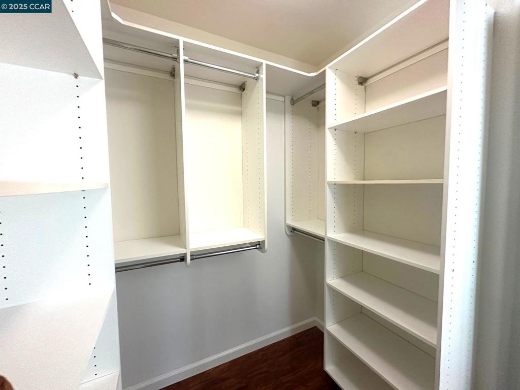 LOS MEDANOS - Residential