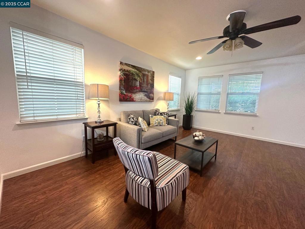 LOS MEDANOS - Residential