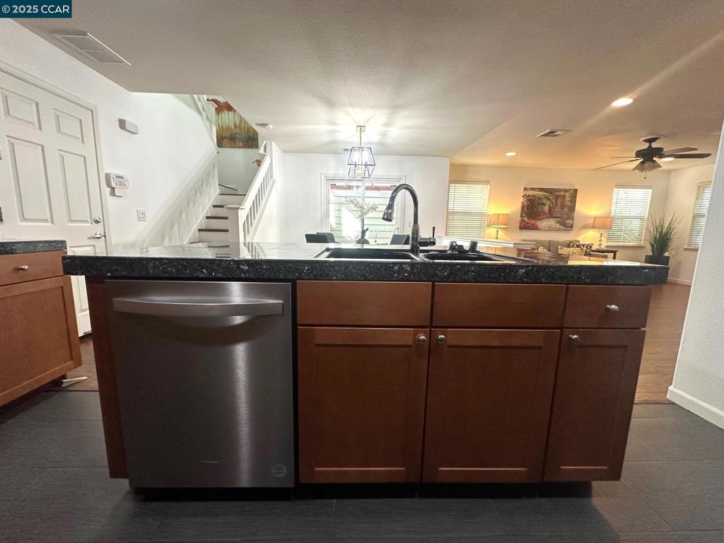 LOS MEDANOS - Residential