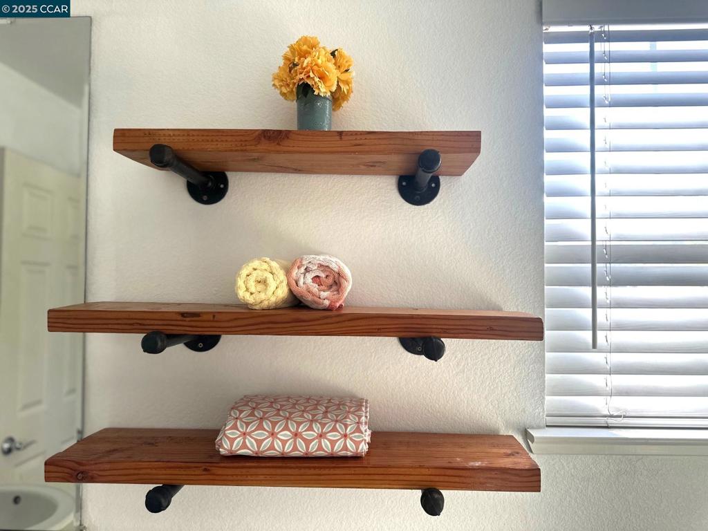 LOS MEDANOS - Residential