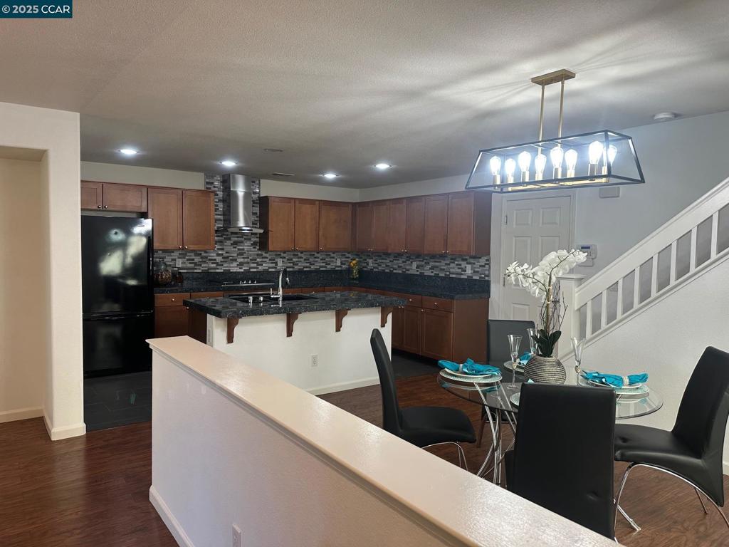 LOS MEDANOS - Residential