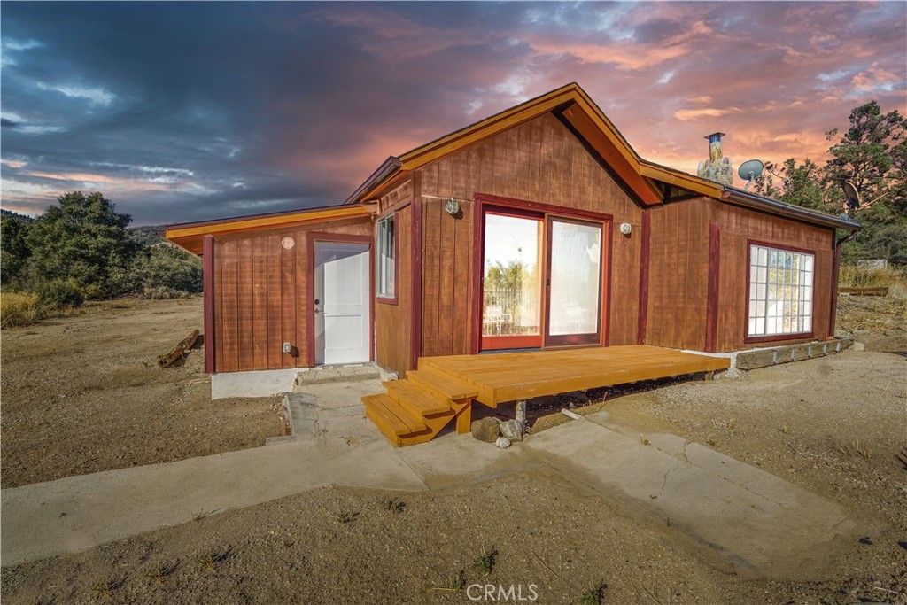 Photo of 37112 Adams Trail, Frazier Park, CA 93225 (MLS # SR25243983)