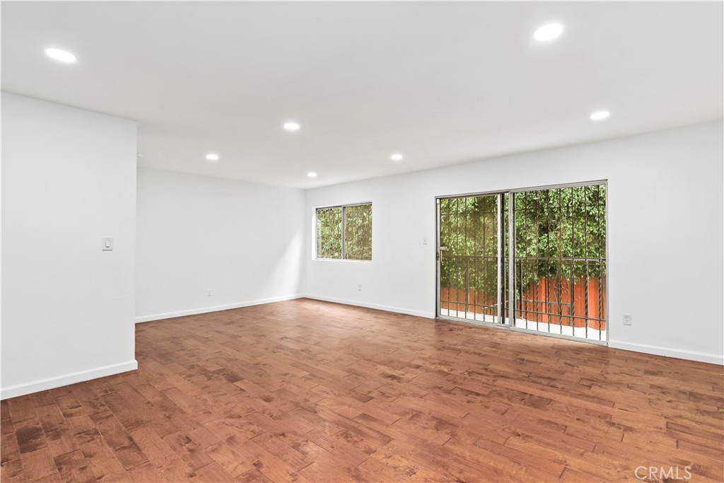 1045 N Kings Road 105