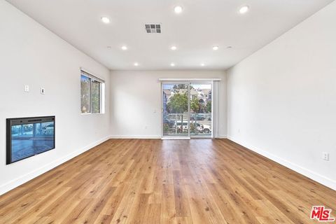 Photo of 14550 Burbank Boulevard #103, Sherman Oaks, CA 91411 (MLS # 26774559)