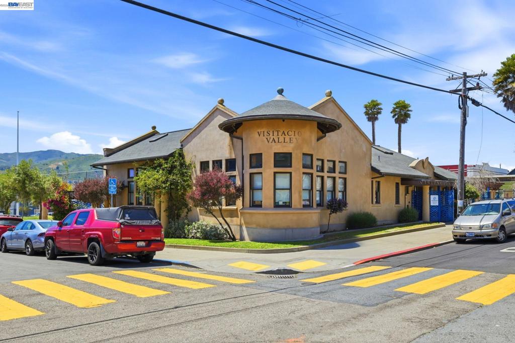 438 Leland Ave