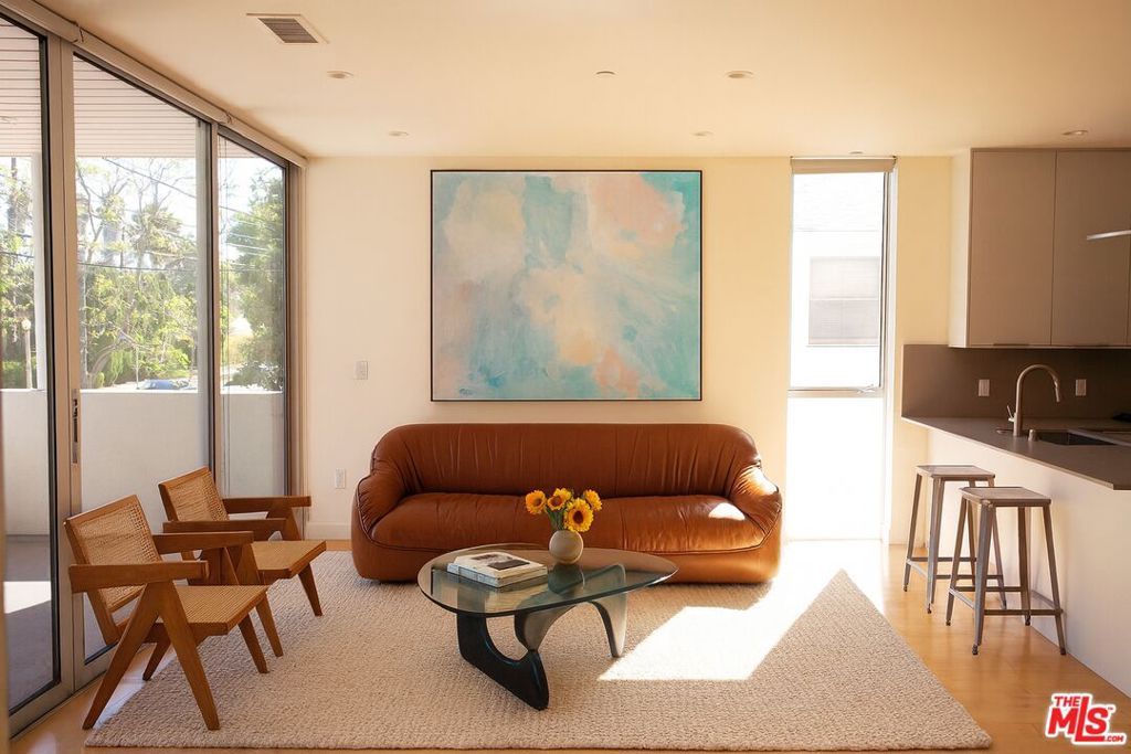 Photo of 4826 Franklin Avenue #5, Los Angeles, CA 90027 (MLS # 25610047)