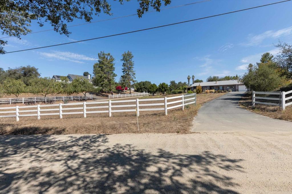 13734 W Oak Glen Rd