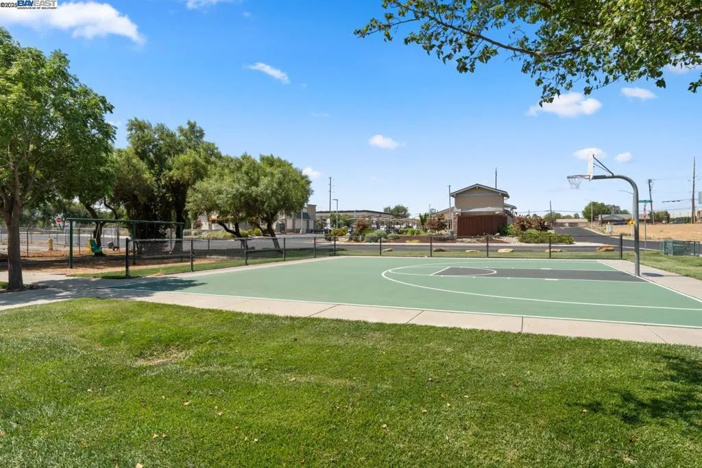 Brentwood, California 94513, United States, 3 Bedrooms Bedrooms, ,2 BathroomsBathrooms,Residential,Pending,199420