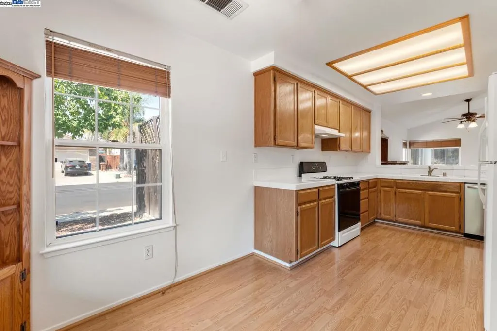 Brentwood, California 94513, United States, 3 Bedrooms Bedrooms, ,2 BathroomsBathrooms,Residential,Pending,199420