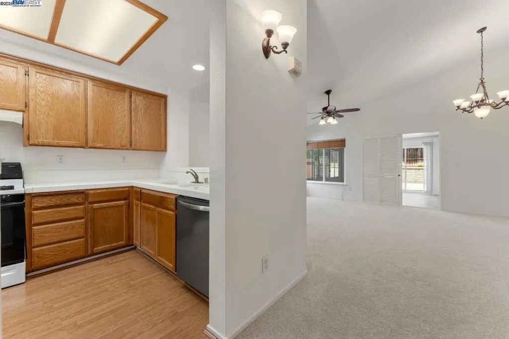 Brentwood, California 94513, United States, 3 Bedrooms Bedrooms, ,2 BathroomsBathrooms,Residential,Pending,199420