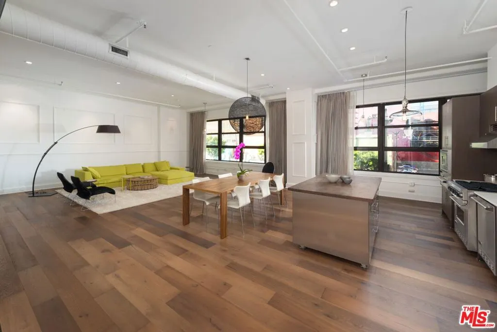 Los Angeles, California 90028, United States, 1 Bedroom Bedrooms, ,2 BathroomsBathrooms,Residential,Active,171725