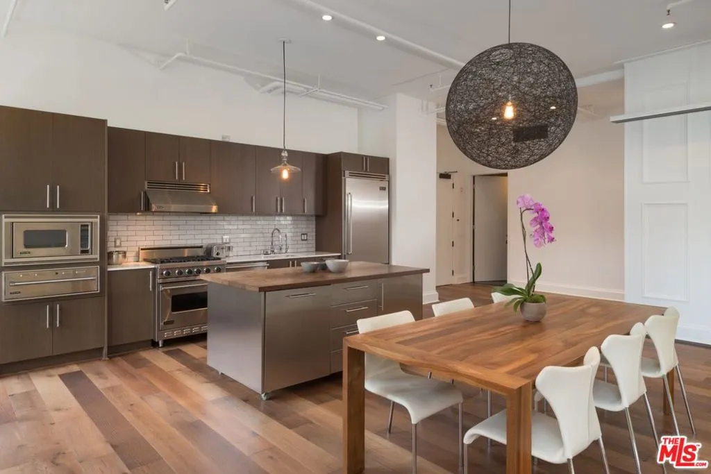 Los Angeles, California 90028, United States, 1 Bedroom Bedrooms, ,2 BathroomsBathrooms,Residential,Active,171725