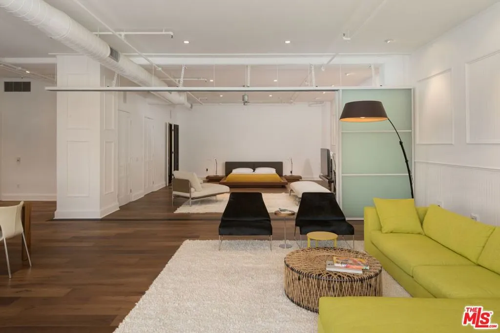 Los Angeles, California 90028, United States, 1 Bedroom Bedrooms, ,2 BathroomsBathrooms,Residential,Active,171725