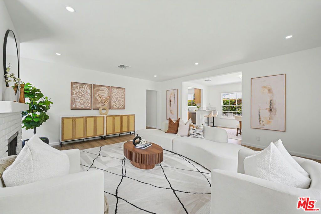 Photo of 5119 Enfield Avenue, Encino, CA 91316 (MLS # 26834419)