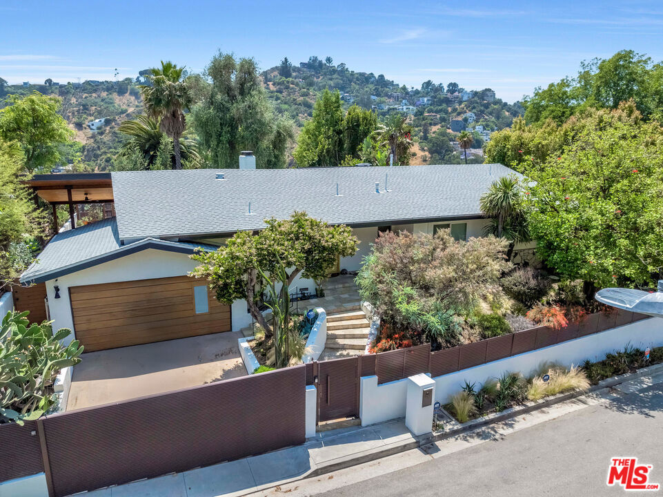 Properties 4 6570 Lakeridge Road