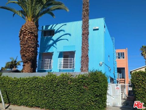 Photo of 915 Broadway Street #Unit 3, Venice, CA 90291 (MLS # 25619967)