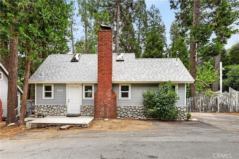 Photo of 23385 Kay Road, Crestline, CA 92325 (MLS # IG26144985)